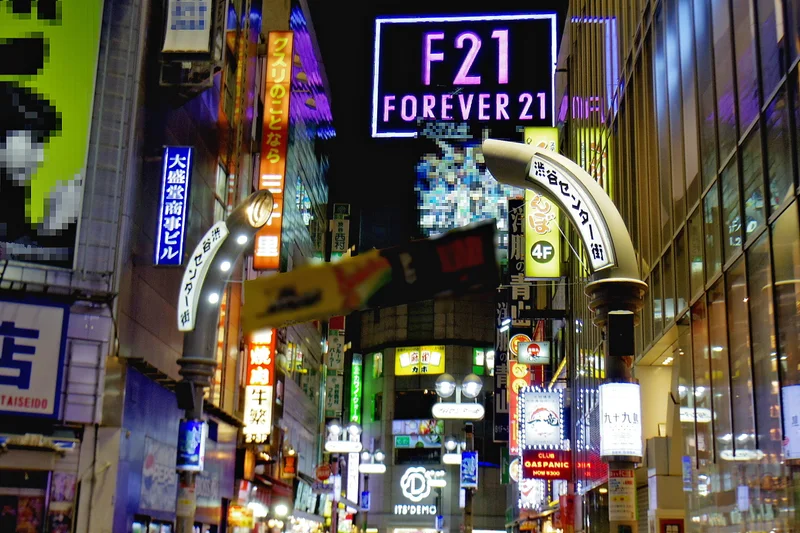 Shibuya Center-gai at night 201704 — photograph by ITA-ATU