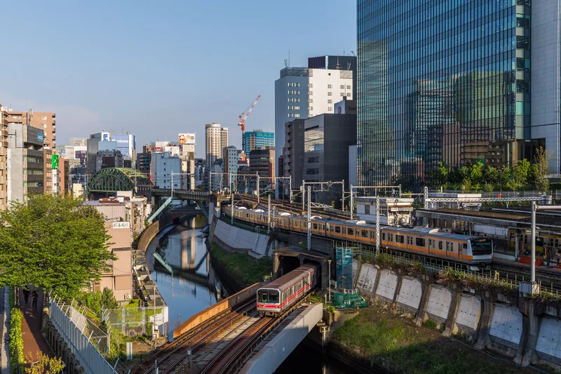 Tokyo Metro and JR East at Ochanomizu, Tokyo — photograph by Kabelleger / David Gubler